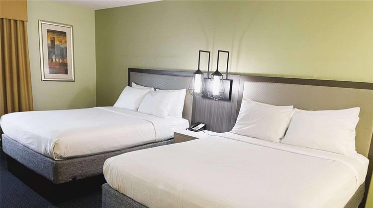 Park Inn by Radisson Albany Room