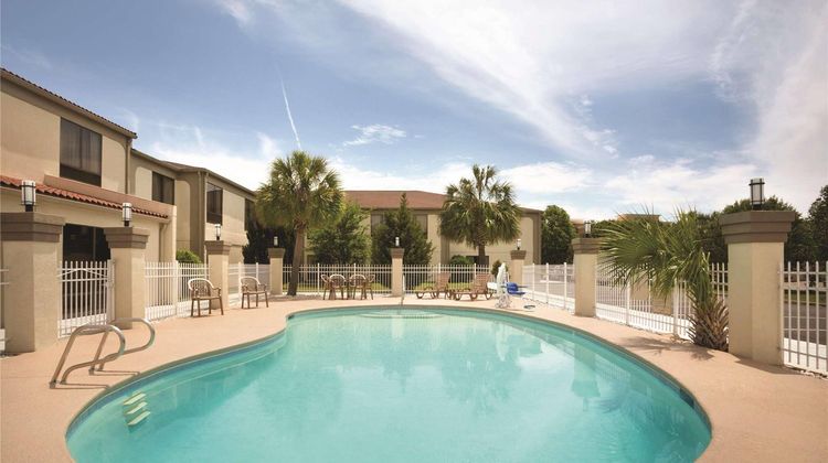 Park Inn by Radisson Albany Pool