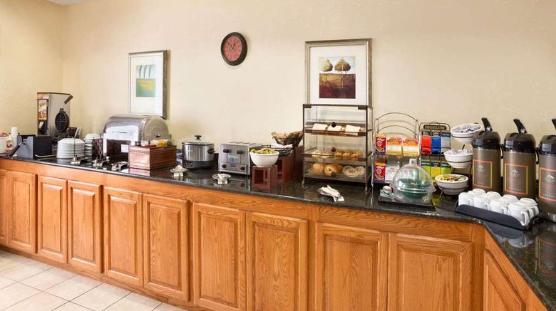<b>Country Inn & Suites Albany Restaurant</b>. Images powered by <a href="https://iceportal.shijigroup.com/" title="IcePortal" target="_blank">IcePortal</a>.