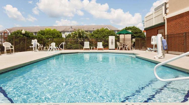 Country Inn & Suites Tifton Pool