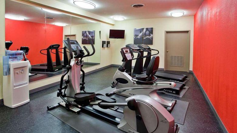 <b>Country Inn & Suites Newnan Health</b>. Images powered by <a href="https://iceportal.shijigroup.com/" title="IcePortal" target="_blank">IcePortal</a>.
