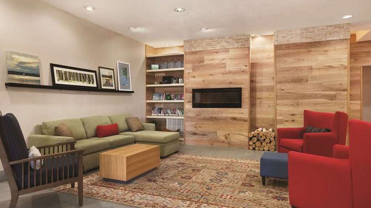 Country Inn & Suites Newnan Lobby