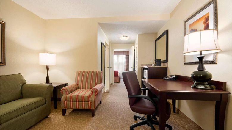 <b>Country Inn & Suites Norcross Suite</b>. Images powered by <a href="https://iceportal.shijigroup.com/" title="IcePortal" target="_blank">IcePortal</a>.
