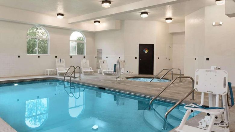<b>Country Inn & Suites Cedar Rapids Airport Pool</b>. Images powered by <a href="https://iceportal.shijigroup.com/" title="IcePortal" target="_blank">IcePortal</a>.