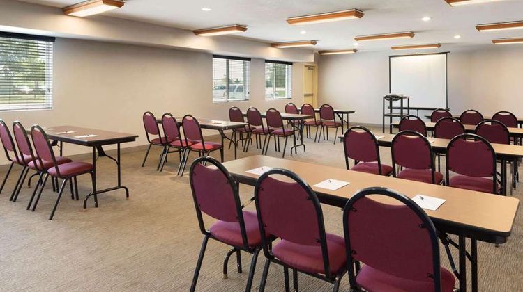 Country Inn & Suites Cedar Rapids Airport Meeting
