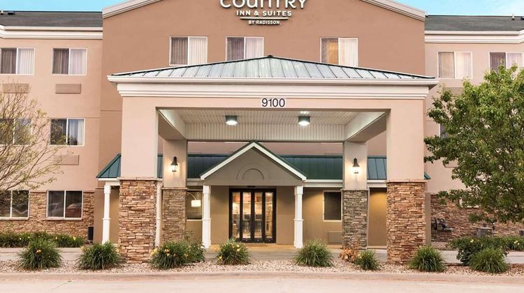Country Inn & Suites Cedar Rapids Airport Exterior