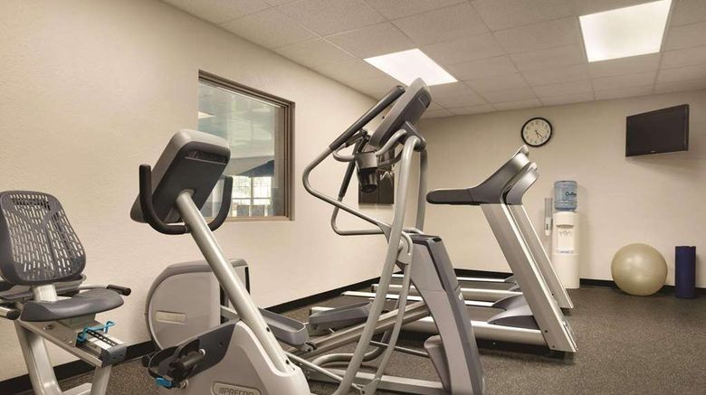 <b>Country Inn & Suites Coralville Health</b>. Images powered by <a href="https://iceportal.shijigroup.com/" title="IcePortal" target="_blank">IcePortal</a>.
