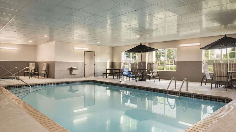 <b>Country Inn & Suites Coralville Pool</b>. Images powered by <a href="https://iceportal.shijigroup.com/" title="IcePortal" target="_blank">IcePortal</a>.