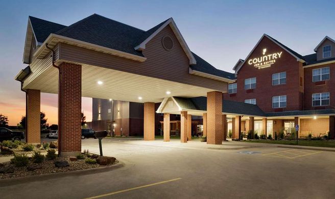 Country Inn & Suites Coralville Exterior
