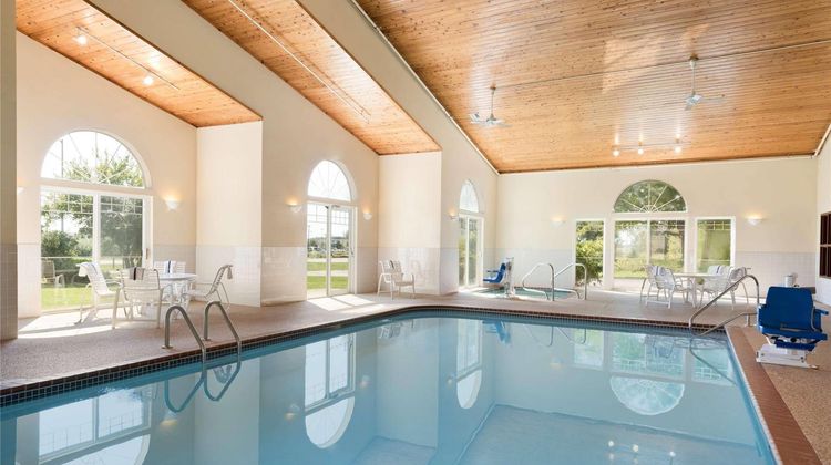 Country Inn & Suites Mason City Pool