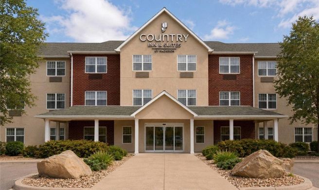Country Inn & Suites Mason City Exterior