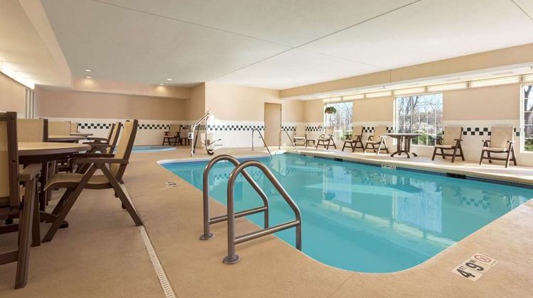 Country Inn & Suites Clinton Pool