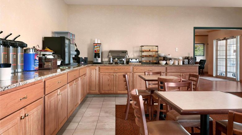 <b>Country Inn & Suites Clinton Restaurant</b>. Images powered by <a href="https://iceportal.shijigroup.com/" title="IcePortal" target="_blank">IcePortal</a>.