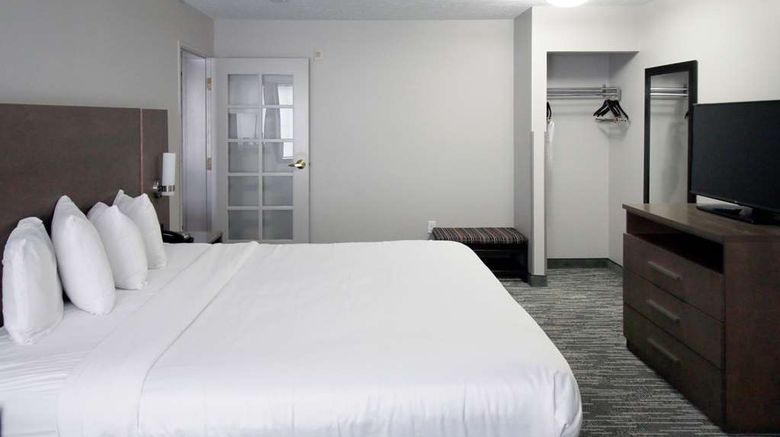 <b>Country Inn & Suites by Radisson Suite</b>. Images powered by <a href="https://iceportal.shijigroup.com/" title="IcePortal" target="_blank">IcePortal</a>.