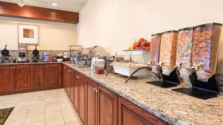 <b>Country Inn & Suites by Radisson Restaurant</b>. Images powered by <a href="https://iceportal.shijigroup.com/" title="IcePortal" target="_blank">IcePortal</a>.