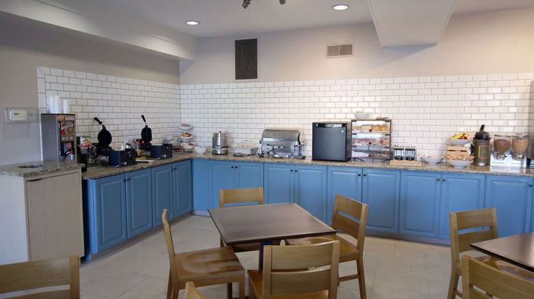 <b>Country Inn & Suites by Radisson Restaurant</b>. Images powered by <a href="https://iceportal.shijigroup.com/" title="IcePortal" target="_blank">IcePortal</a>.