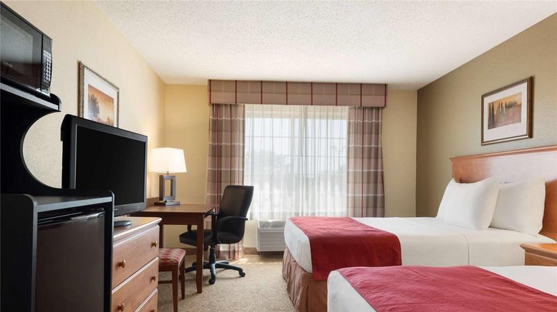 <b>Country Inn & Suites Davenport Room</b>. Images powered by <a href="https://iceportal.shijigroup.com/" title="IcePortal" target="_blank">IcePortal</a>.