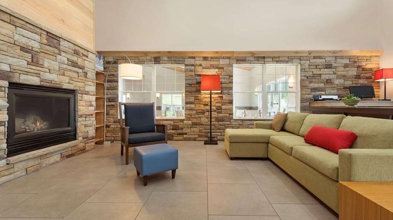 <b>Country Inn & Suites Decorah Lobby</b>. Images powered by <a href="https://iceportal.shijigroup.com/" title="IcePortal" target="_blank">IcePortal</a>.