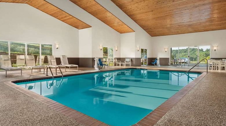 <b>Country Inn & Suites Decorah Pool</b>. Images powered by <a href="https://iceportal.shijigroup.com/" title="IcePortal" target="_blank">IcePortal</a>.