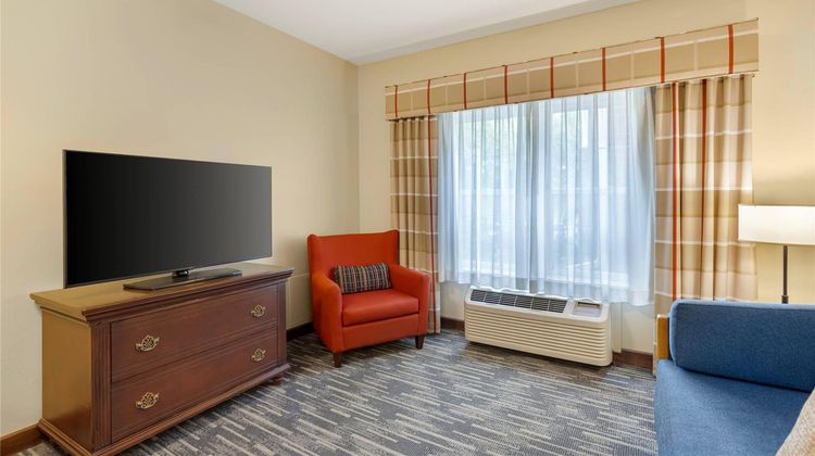 Country Inn & Suites Des Moines West Suite