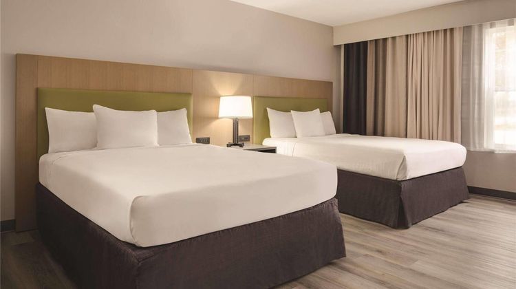 Country Inn & Suites Waterloo Suite