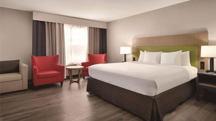 Country Inn & Suites Waterloo Suite