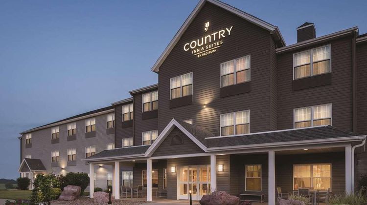 Country Inn & Suites Pella Exterior