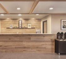Country Inn & Suites Pella Lobby