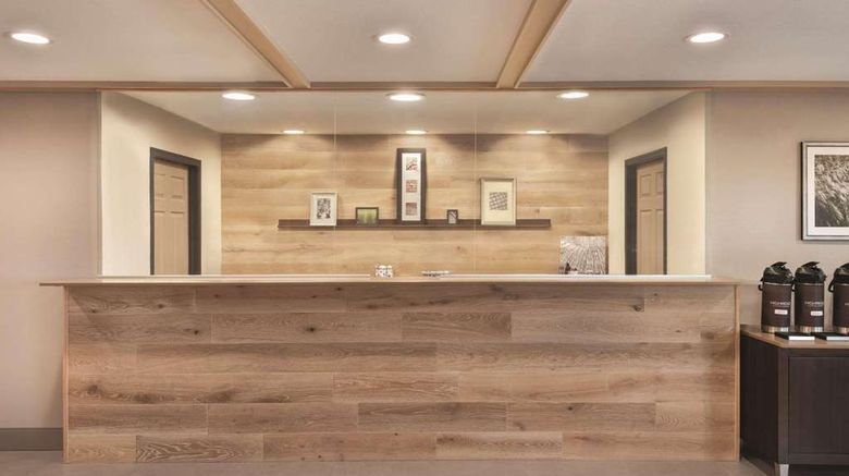 <b>Country Inn & Suites Pella Lobby</b>. Images powered by <a href="https://iceportal.shijigroup.com/" title="IcePortal" target="_blank">IcePortal</a>.