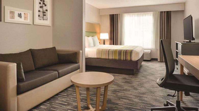 <b>Country Inn & Suites Pella Suite</b>. Images powered by <a href="https://iceportal.shijigroup.com/" title="IcePortal" target="_blank">IcePortal</a>.