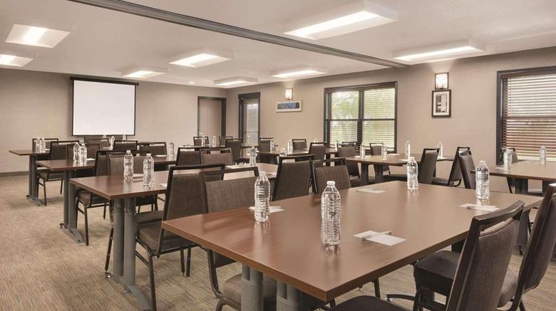 <b>Country Inn & Suites Pella Meeting</b>. Images powered by <a href="https://iceportal.shijigroup.com/" title="IcePortal" target="_blank">IcePortal</a>.