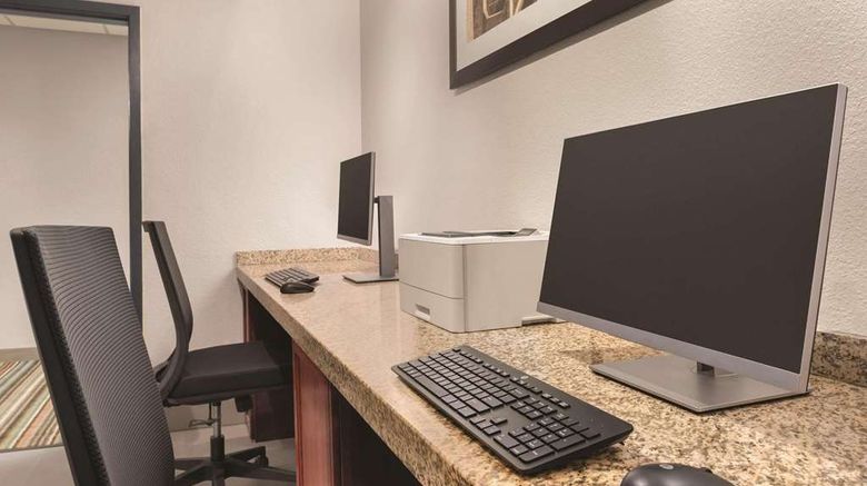<b>Country Inn & Suites Pella Other</b>. Images powered by <a href="https://iceportal.shijigroup.com/" title="IcePortal" target="_blank">IcePortal</a>.