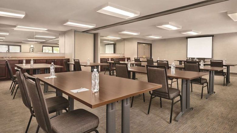 <b>Country Inn & Suites Pella Meeting</b>. Images powered by <a href="https://iceportal.shijigroup.com/" title="IcePortal" target="_blank">IcePortal</a>.