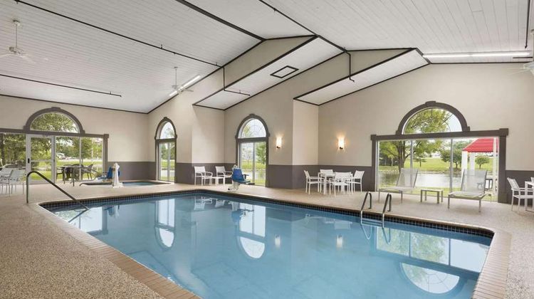 Country Inn & Suites Ankeny Pool
