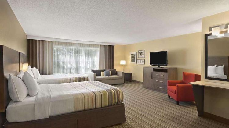 Country Inn & Suites Ankeny Suite