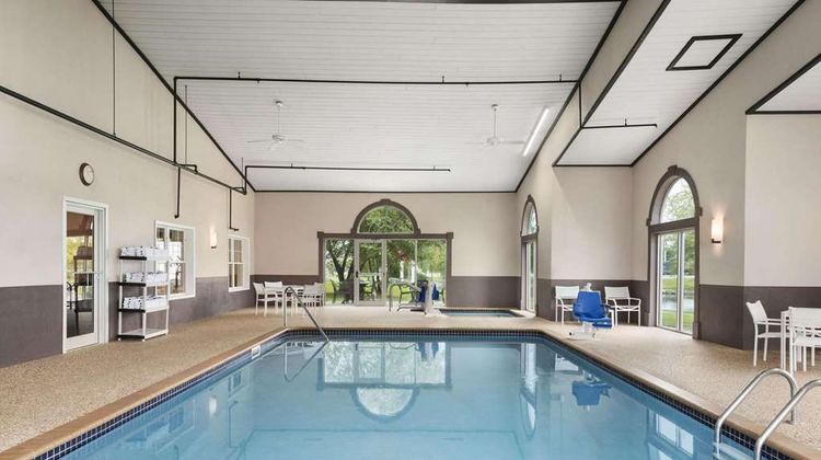Country Inn & Suites Ankeny Pool