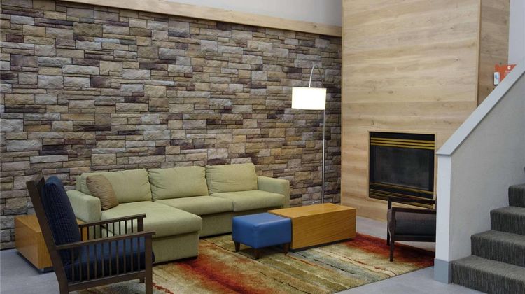 Country Inn & Suites Ankeny Lobby