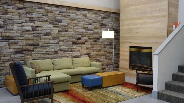 <b>Country Inn & Suites Ankeny Lobby</b>. Images powered by <a href="https://iceportal.shijigroup.com/" title="IcePortal" target="_blank">IcePortal</a>.