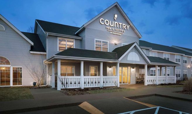 Country Inn & Suites Grinnell Exterior