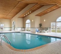 Country Inn & Suites Grinnell Pool