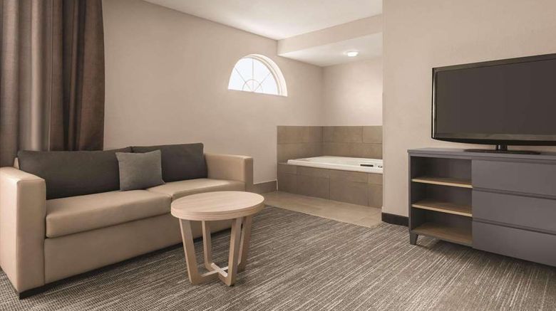 <b>Country Inn & Suites Dubuque Suite</b>. Images powered by <a href="https://iceportal.shijigroup.com/" title="IcePortal" target="_blank">IcePortal</a>.