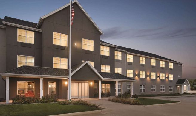 Country Inn & Suites Cedar Falls Exterior