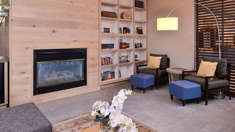 <b>Country Inn & Suites Omaha Airport Lobby</b>. Images powered by <a href="https://iceportal.shijigroup.com/" title="IcePortal" target="_blank">IcePortal</a>.