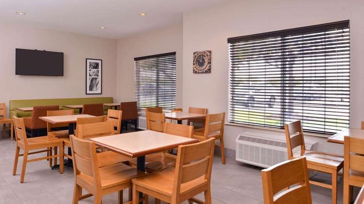 Country Inn & Suites Omaha Airport Restaurant
