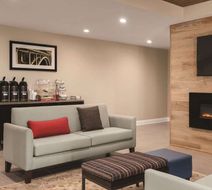 Country Inn & Suites Hoffman Estates Lobby