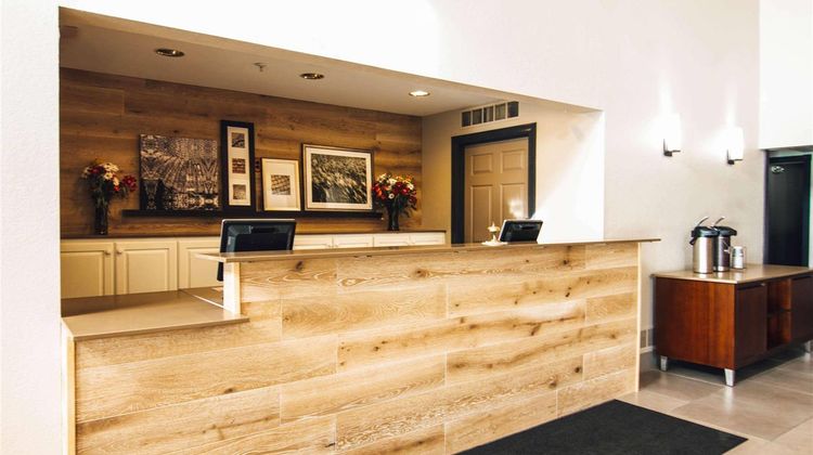 Country Inn & Suites Stockton Lobby