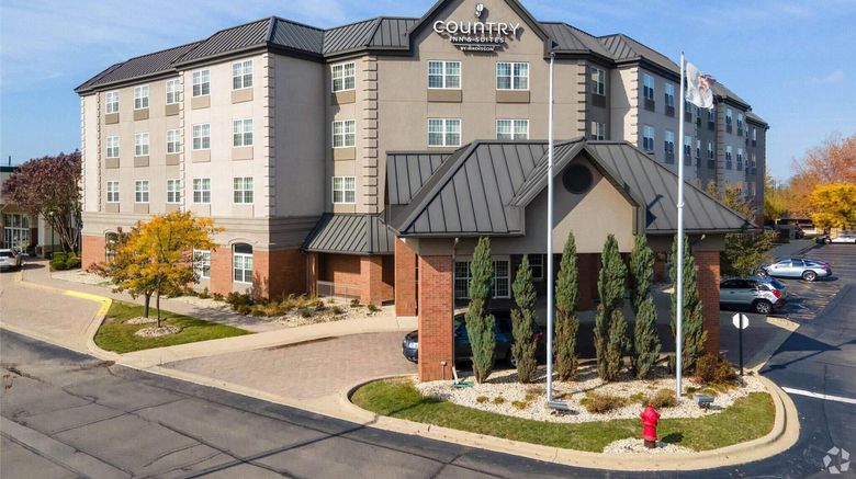 Country Inn  and  Suites Elk Grove Village Exterior. Images powered by <a href="https://iceportal.shijigroup.com" target="_blank" rel="noopener">Ice Portal</a>.
