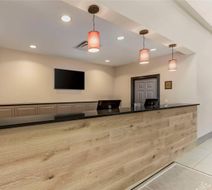 Country Inn & Suites Elk Grove Village Lobby