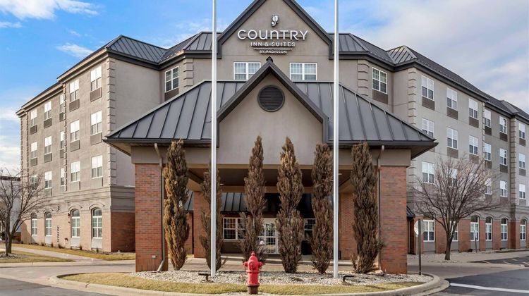 Country Inn & Suites Elk Grove Village Exterior