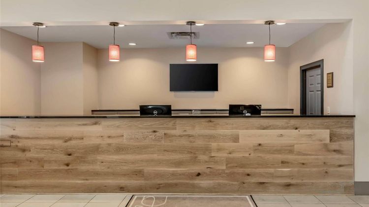 Country Inn & Suites Elk Grove Village Lobby